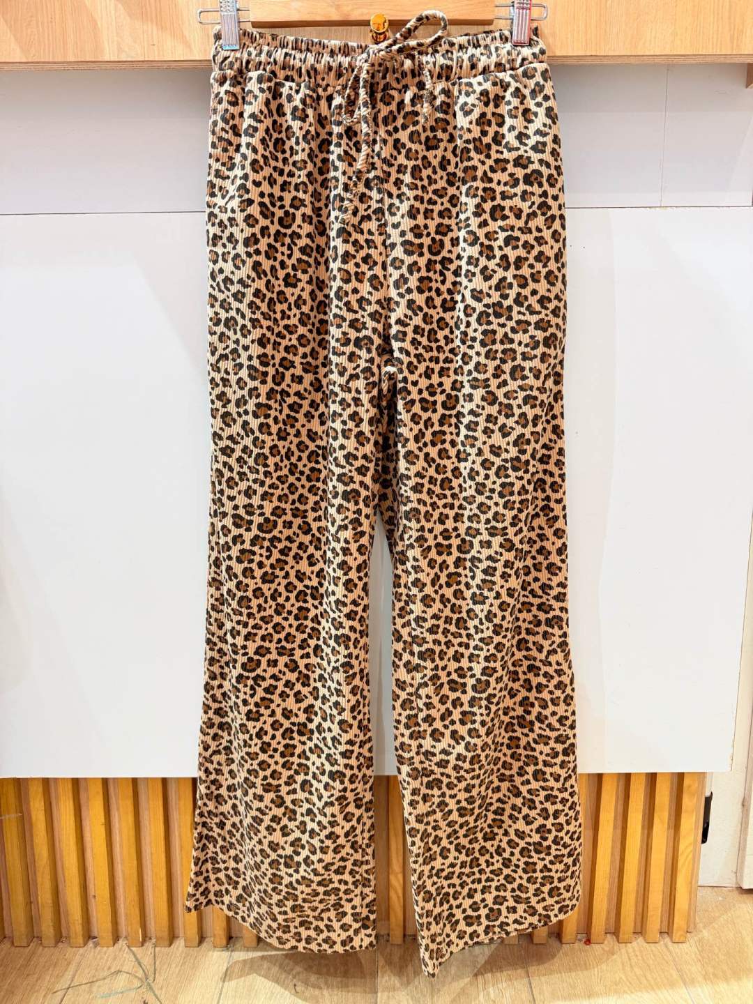 Pantalon côtelé léopard